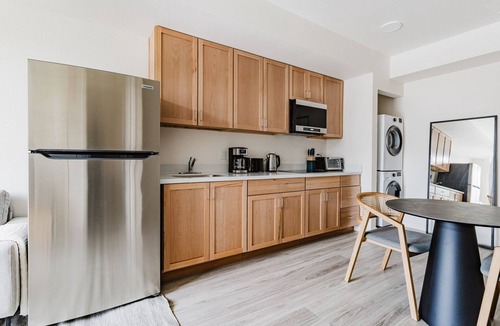 South Berkeley Apartment | Blueground | Berkeley, AC & w/d, nr UC Berkeley