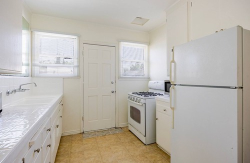 Beverly Hills Apartment | Blueground | Beverly Hills, view, nr Beverly Gardens Park