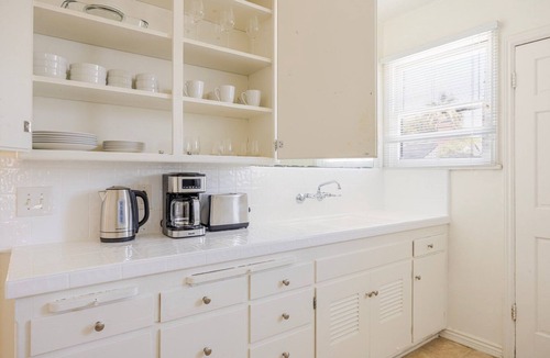 Beverly Hills Apartment | Blueground | Beverly Hills, view, nr Beverly Gardens Park
