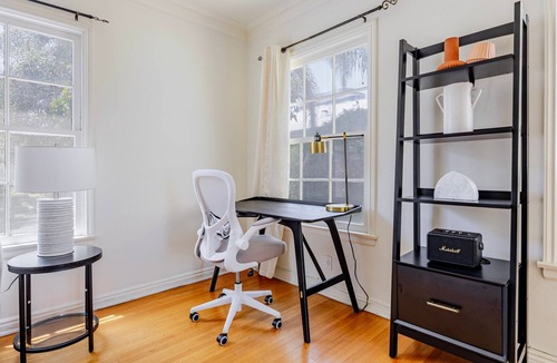 Beverly Hills Apartment | Blueground | Beverly Hills, view, nr Beverly Gardens Park