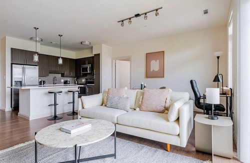 Waltham Apartment | Blueground | Bleachery, pool, nr Charles River