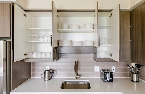 Waltham Apartment | Blueground | Bleachery, pool, nr Charles River