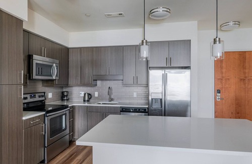 Waltham Apartment | Blueground | Bleachery, pool, nr Charles River