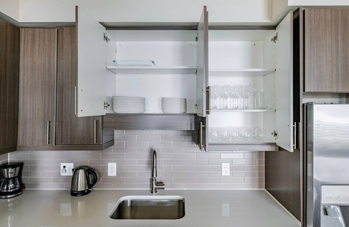 Waltham Apartment | Blueground | Bleachery, pool, nr Charles River