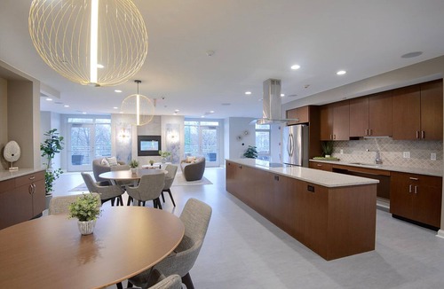 Waltham Apartment | Blueground | Bleachery, pool, nr Charles River