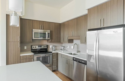 Waltham Apartment | Blueground | Bleachery, pool, nr Charles River