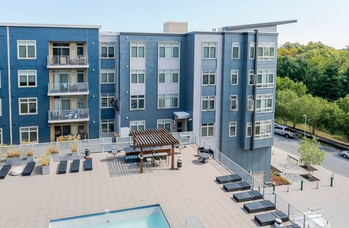 Waltham Apartment | Blueground | Bleachery, pool, nr Charles River