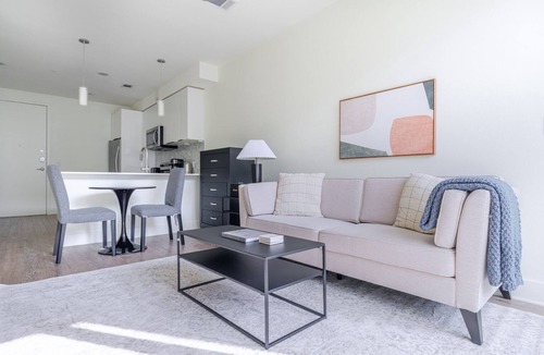 Brentwood Apartment | Blueground | Brentwood, pool, nr Zilker Park