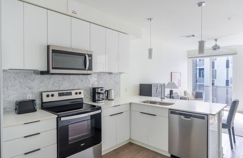 Brentwood Apartment | Blueground | Brentwood, pool, nr Zilker Park