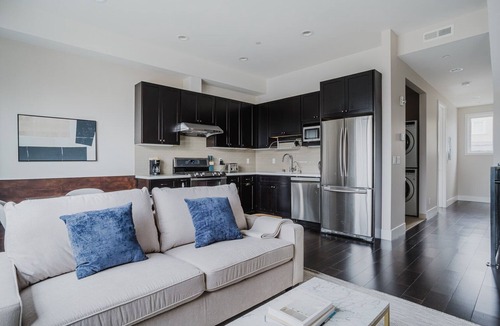 Downtown Burlingame Apartment | Blueground | Burlingame, a/c & w/d, nr park