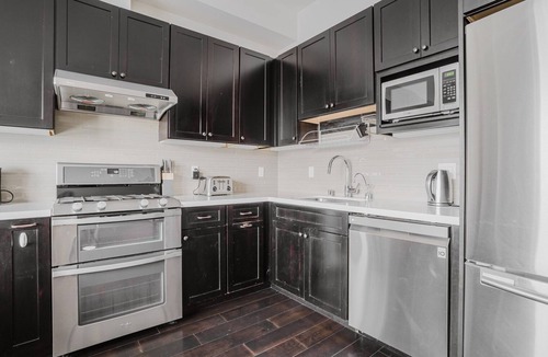 Downtown Burlingame Apartment | Blueground | Burlingame, a/c & w/d, nr park