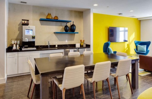 Cambridgeport Apartment | Blueground | Cambridgeport, rooftop, nr MIT