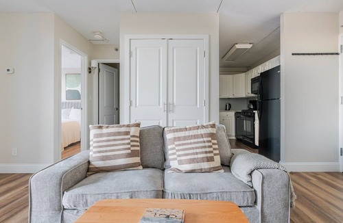 Cambridgeport Apartment | Blueground | Cambridgeport, rooftop, nr MIT