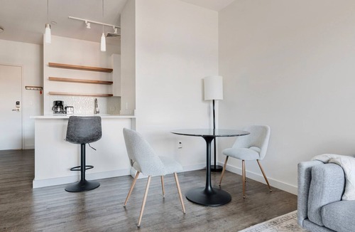 Cambridgeport Apartment | Blueground | Cambridgeport, rooftop, nr MIT