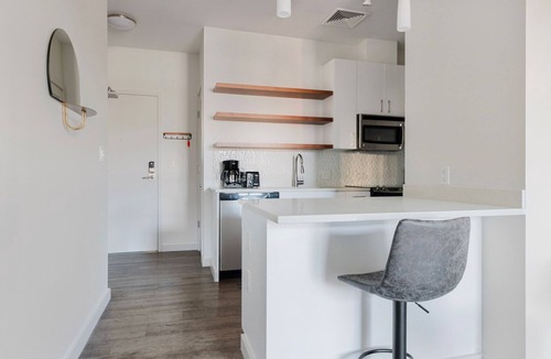 Cambridgeport Apartment | Blueground | Cambridgeport, rooftop, nr MIT