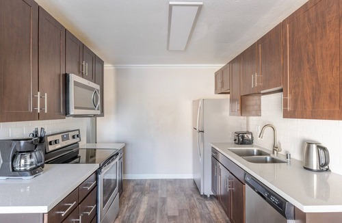 Campbell Apartment | Blueground | Campbell, pool, nr Campbell Park