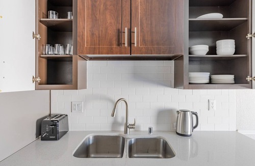 Campbell Apartment | Blueground | Campbell, pool, nr Campbell Park