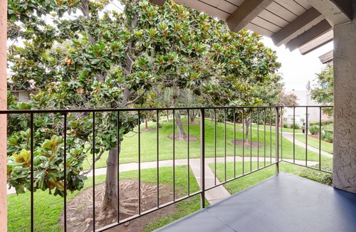 Campbell Apartment | Blueground | Campbell, pool, nr Campbell Park