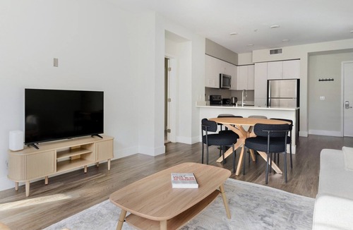 Centerville Apartment | Blueground | Centerville, pool, nr Central Park