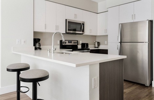 Centerville Apartment | Blueground | Centerville, pool, nr Central Park