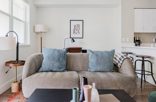 Centerville Apartment | Blueground | Centerville, pool, nr Central Park