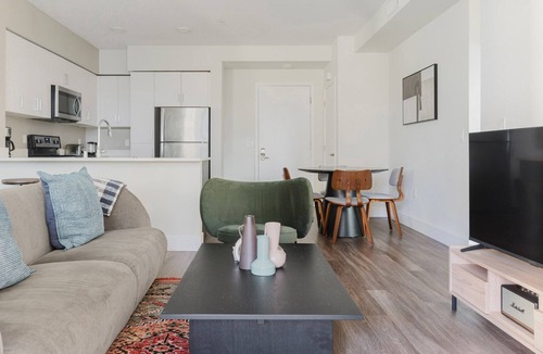 Centerville Apartment | Blueground | Centerville, pool, nr Central Park