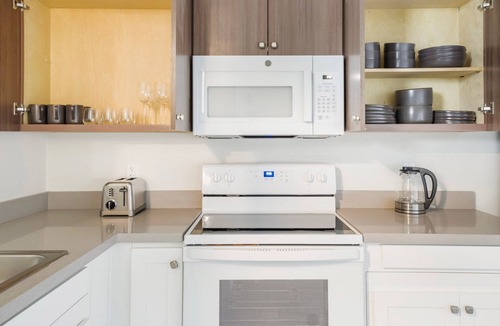 Central Berkeley Apartment | Blueground | Central Berkeley, rooftop, nr UC Berkeley