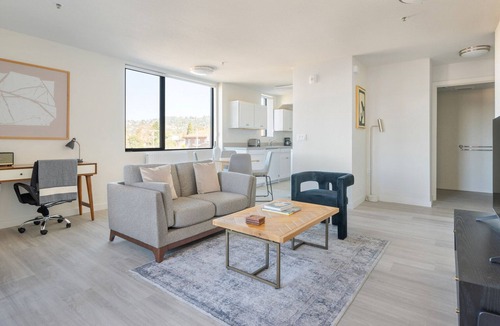 Central Berkeley Apartment | Blueground | Central Berkeley, rooftop, nr UC Berkeley