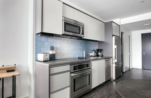 Central-Maverick Square - Paris Street Apartment | Blueground | Central-Maverick Square, pool, nr Boston Harbor