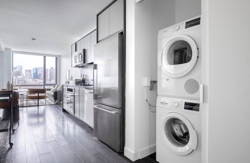 Central-Maverick Square - Paris Street Apartment | Blueground | Central-Maverick Square, pool, nr Boston Harbor