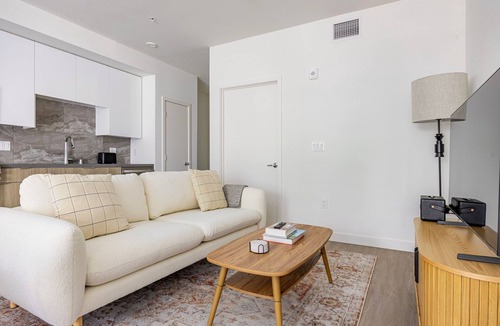 Central San Pedro Apartment | Blueground | Central San Pedro, w/d, nr museums