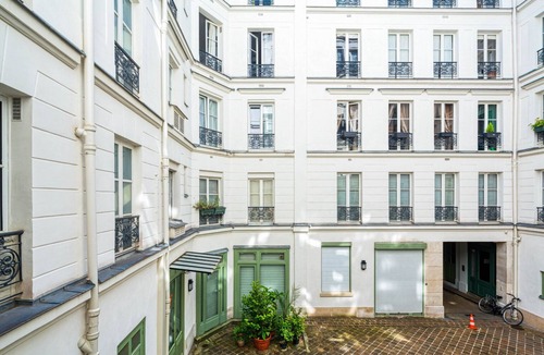 Faubourg-du-Roule Apartment | Blueground | Champs Elysées, furnished, equipped