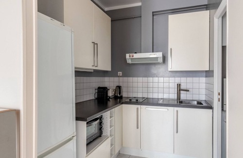 Faubourg-du-Roule Apartment | Blueground | Champs Elysees, nr Arc de Triomphe