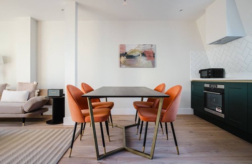 Sands End Apartment | Blueground | Chelsea, balcony, nr Harbour