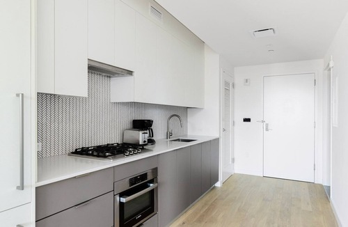 Chelsea Apartment | Blueground | Chelsea, rooftop pool, nr High Line