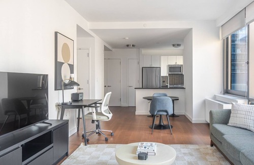 Chelsea Apartment | Blueground | Chelsea, rooftop, nr The Vessel