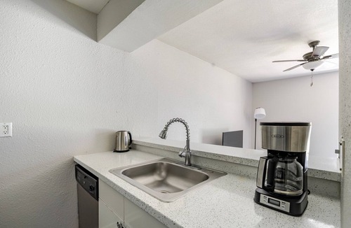 Cherrywood Apartment | Blueground | Cherrywood, pool & w/d, nr park