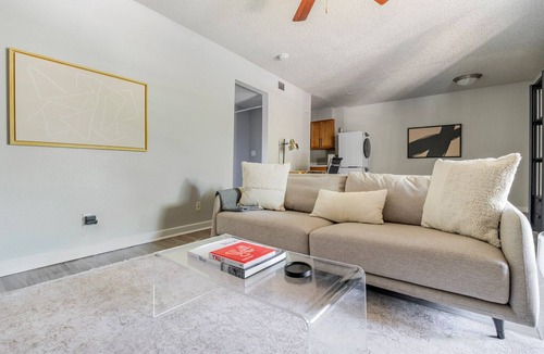 Cherrywood Apartment | Blueground | Cherrywood, pool & w/d, nr park