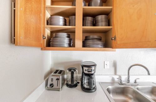 Cherrywood Apartment | Blueground | Cherrywood, pool & w/d, nr park