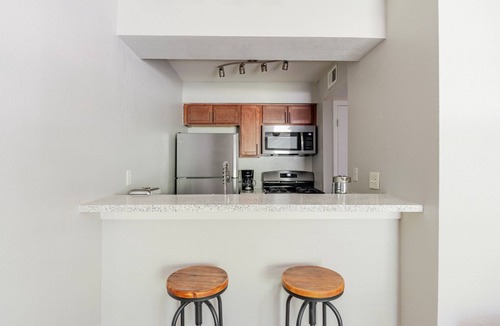 Cherrywood Apartment | Blueground | Cherrywood, pool & w/d, nr park