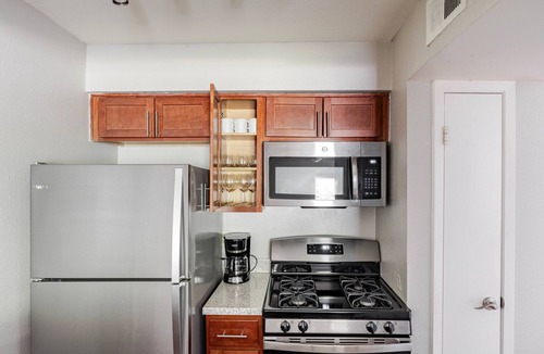 Cherrywood Apartment | Blueground | Cherrywood, pool & w/d, nr park