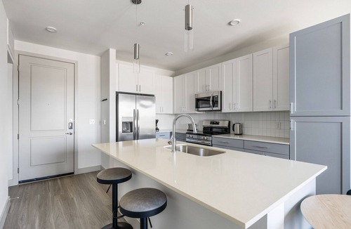 Del Valle Apartment | Blueground | Del Valle, pool, nr McKinney Falls