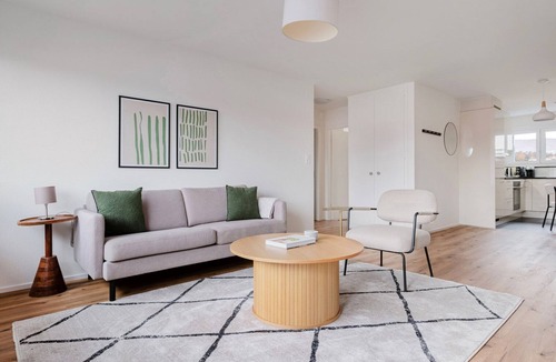 Dietikon District Apartment | Blueground | Dietikon, balcony, nr Park