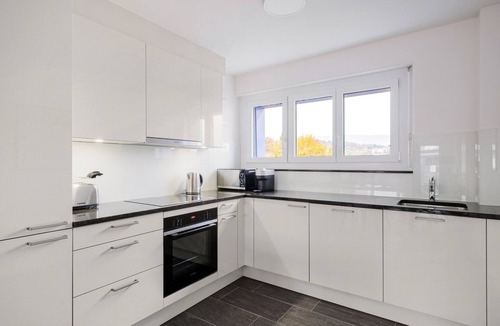 Dietikon District Apartment | Blueground | Dietikon, balcony, nr Park