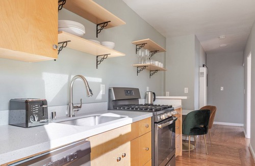 Downtown North Apartment | Blueground | Downtown North, balcony, nr park