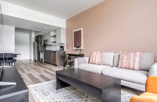 Downtown Apartment | Blueground | Downtown, rooftop, nr Marymoor Park