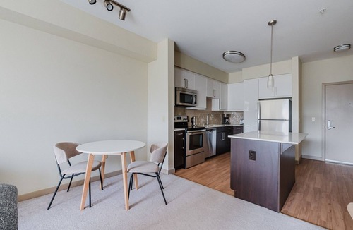 Dublin Apartment | Blueground | Dublin, pool & AC, nr Heritage Park