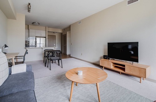Dublin Apartment | Blueground | Dublin, pool & w/d, nr park
