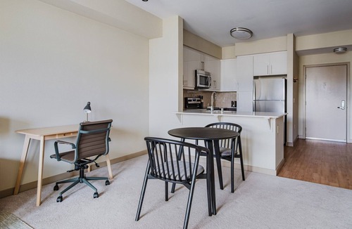 Dublin Apartment | Blueground | Dublin, pool & w/d, nr park