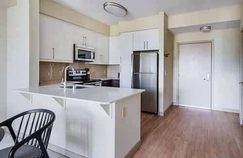 Dublin Apartment | Blueground | Dublin, pool & w/d, nr park
